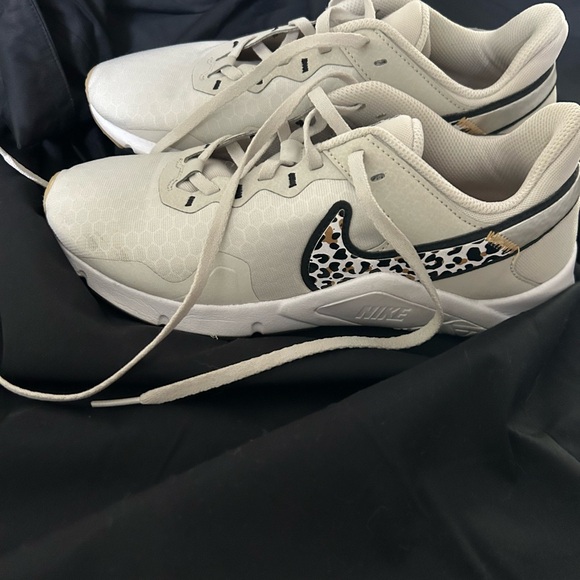 Nike Women's Legend Essential 2 Sneakers with Leopard Detail - Picture 5 of 9